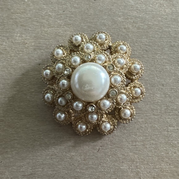 Sarah Coventry Jewelry - 1973 Vintage Sarah Coventry Gold Tone, Domed Brooch/Pin W/many White FAUX Pearls